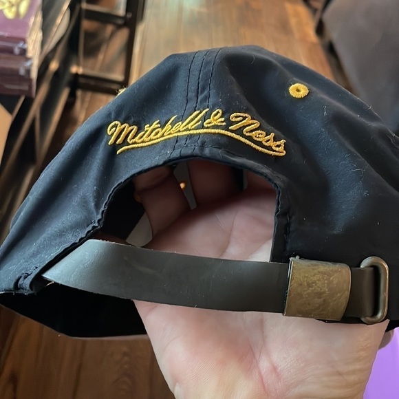 Mitchell & Ness 2015 Los Angeles Lakers Snapback Hat - Picture 4 of 4